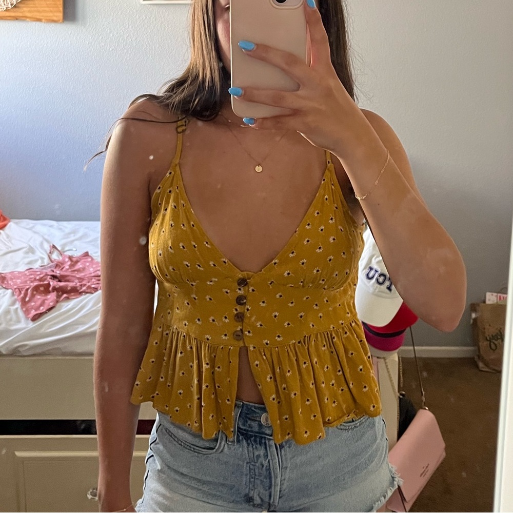 sky and sparrow yellow top